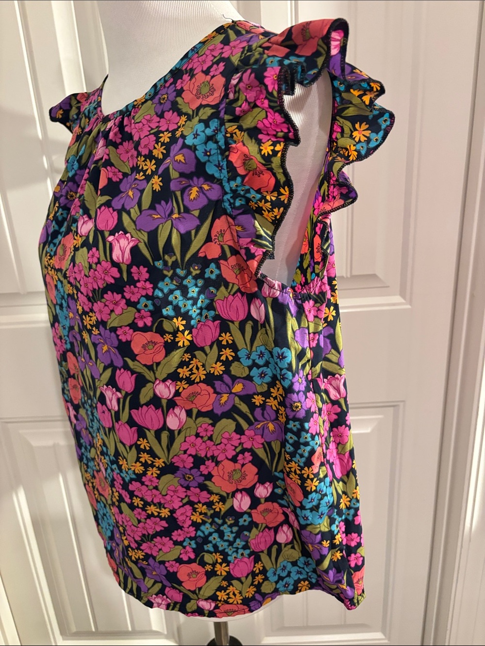 Women's Multicolor Floral Flutter-Sleeve Blouse - Black Base - Picture 4 of 6